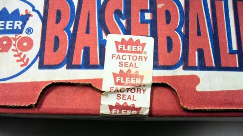 مجموعة بطاقات البيسبول غير المفتوحة من Fleer 1990 - 672 بطاقة - 45 ملصقًا in Kuwait