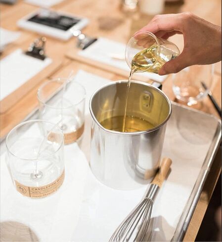 NatureWax C-3 رقائق الصويا 5 رطل حقيبة رائعة للشموع والفطائر الصدفية والقضبان المفاجئة والشموع غير الفتيلة الموزعة بواسطة Virginia Candle Supply in Kuwait