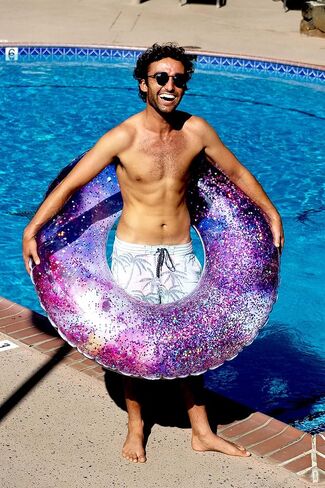 استرخ بأناقة مع عوامة حمام السباحة اللامعة القابلة للنفخ Galaxy Deep Space مقاس 48 بوصة من PoolCandy - متينة ومريحة وسهلة النفخ in Saudi Arabia