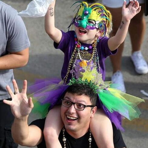 مجموعة اكسسوارات ماردي جرا مكونة من 2 شريط راس ماردي جرا و4 اقنعة ماردي جراس و12 قطعة من خرز ماردي جرا، لوازم تزيين الحفلات التنكرية in Kuwait