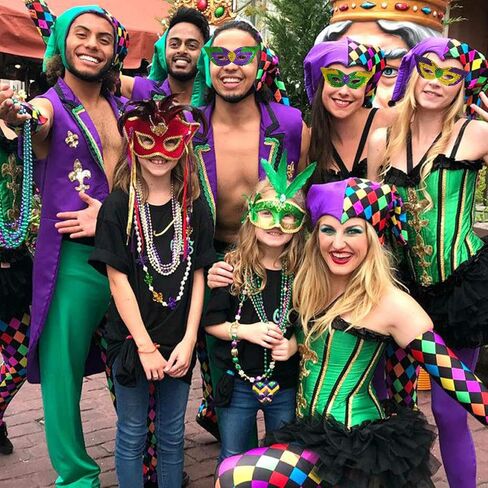 مجموعة اكسسوارات ماردي جرا مكونة من 2 شريط راس ماردي جرا و4 اقنعة ماردي جراس و12 قطعة من خرز ماردي جرا، لوازم تزيين الحفلات التنكرية in Kuwait