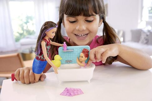 Barbie Skipper Babysitters Inc. Playset with Bathtub, Babysitting Skipper Doll and Small Toddler Doll with Button to Move Arms and Splash, Plus Themed Accessories, Gift for 3 to 7 Year Olds​​​​ in Saudi Arabia
