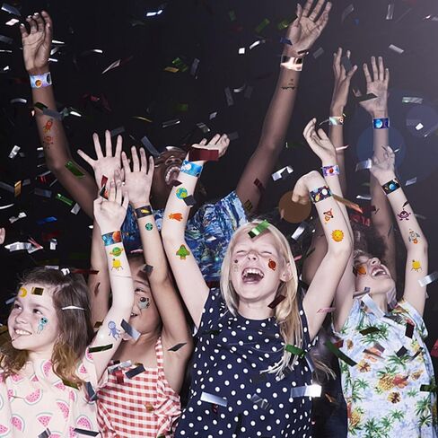 36 قطعة من اساور الفضاء الخارجي بتصميم كوكب للاطفال في حفلات الفضاء وهدايا الحفلات in Kuwait