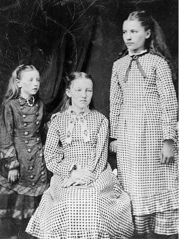 The Queen's Treasures 18 Inch Doll Clothes, Little House on The Prairie Authentic Laura Ingalls Red Check Dress Outfit, Compatible for Use with American Girl Dolls in Kuwait