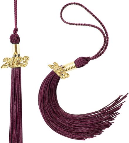 شرابة التخرج 2023 - قطعتان من تعليقات الشرابة لقبعة التخرج وشرابة التخرج 2023 مع تعليقات ذهبية لعام 2023 لقبعة التخرج، اكسسوارات شرابة لقبعات التخرج والاحتفالات بلون نبيتي in Kuwait