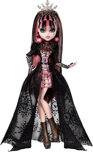 دمية Monster High Draculaura، إصدار خاص من Howliday، ثوب وردي وأسود، آخر صيحات الموضة، مجموعة العطلات، هدايا للفتيات والفتيان in Saudi Arabia