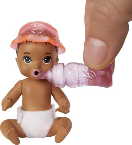 مجموعة ألعاب Barbie Skipper Babysitters Inc. للتغذية ووقت الاستحمام مع دمية طفل متغيرة الألوان وحوض استحمام وإسفنجة مصاصة وإكسسوارات وقت الاستحمام بما في ذلك منشفة على شكل بطة in Saudi Arabia