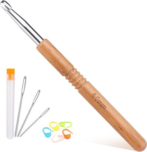 خطاف كروشيه 2.5 مم، خطافات كروشيه بمقبض خشبي 2.5 مم من الخطاف المعدني، مع 3 إبر خياطة حادة كبيرة العينين، 5 علامات وزجاجة تخزين إبرة واحدة، لدمية الكروشيه والوشاح والوسادة in Kuwait
