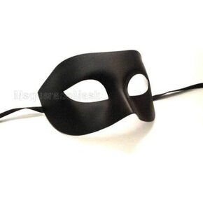 قناع كرة تنكرية أسود من MasqStudio، زوج من ريش النعام، أزياء تنكرية لحفلات رأس السنة (زوج لأقنعتين) in Kuwait