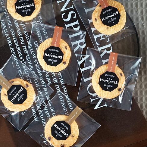 أكياس ملفات تعريف الارتباط ذاتية اللصق من السيلوفان، 200 قطعة مقاس 2.75x2.75 في أكياس ملفات تعريف الارتباط للتغليف مع طباعة "HAPPINESS" لحفلات تقديم هدايا حلوى المخبوزات (QS62) in Kuwait