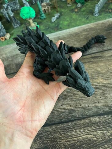 MunnyGrubbers - لعبة Crystal Dragon Fidget مقاس XL 26 بوصة - شديدة التحمل - تمثال تنين بلاستيكي مرن مطبوع ثلاثي الأبعاد - متوافق مع بيضة المفاجآت - تنين مرن - (تنين أسود) in Kuwait