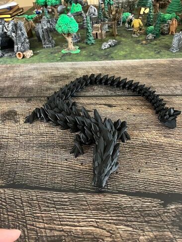 MunnyGrubbers - لعبة Crystal Dragon Fidget مقاس XL 26 بوصة - شديدة التحمل - تمثال تنين بلاستيكي مرن مطبوع ثلاثي الأبعاد - متوافق مع بيضة المفاجآت - تنين مرن - (تنين أسود) in Kuwait