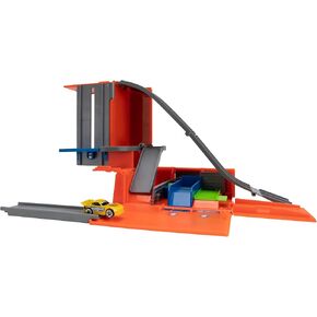 Micro Machines Core Playset, Car Tuner Garage Station - Expandable and Connectable to Other MM Sets, Includes One Exclusive Vehicle - Collect Them All