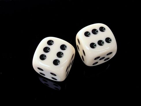 مجموعة من 20 مكعب نرد دائري الشكل بستة جوانب - مثالي لـ Yahtzee، Scribbage، Craps، Liar's Dice، Farkle، وأكثر من ذلك بكثير - لعبة يجب اقتناؤها في الليل - علامة Black Duck التجارية! in Saudi Arabia