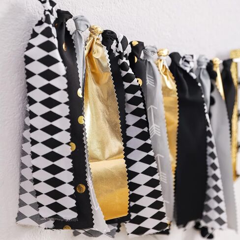 لافتة عيد ميلاد للكرسي المرتفع من YESSWL لعيد الميلاد الأول - ديكورات عيد ميلاد واحدة باللونين الأسود والذهبي لأعياد ميلاد الأطفال، وديكورات عيد ميلاد واحدة لدعائم كشك الصور، وأفضل لوازم الحفلات in Kuwait