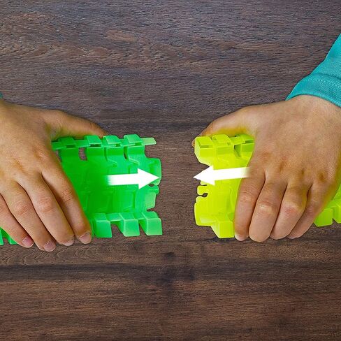 اونتيل ماجيك تراكس اكستريم - سيارة سباق و10 قدم من مضمار السباق المرن القابل للانحناء يتوهج في الظلام - كما يظهر على التلفزيون in Kuwait