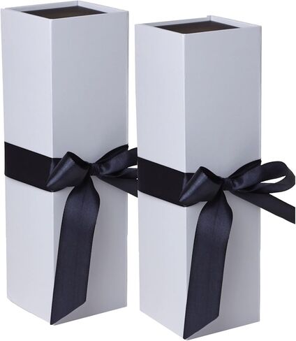 صناديق هدايا من Jillson Roberts متوفرة بثلاثة ألوان، أبيض مطفي مع شريط أسود in Kuwait