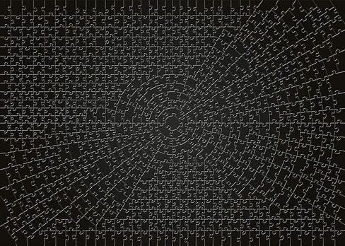 لعبة أحجية كريبت بلاك 15260 من رافنسبورجر 736 قطعة للبالغين، كل قطعة فريدة من نوعها، وتضمن تقنية سوفت كليك أن القطع تتناسب معًا بشكل مثالي، 68.58 سم × 50.8 سم in Kuwait