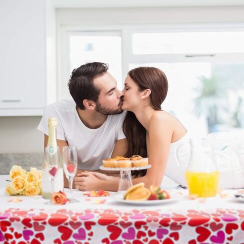 مفرش طاولة عيد الحب البلاستيكي للاستعمال مرة واحدة، غطاء طاولة متعدد الألوان على شكل قلوب لمستلزمات حفلات عيد الحب، مقاس 42 × 70 بوصة (2) in Saudi Arabia