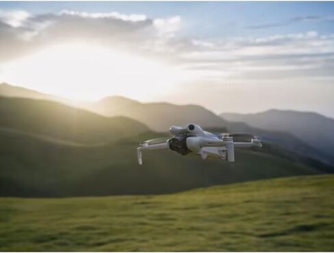 طائرة بدون طيار DJI Mini 4 Pro قابلة للطي مع جهاز تحكم RC 2 (مع شاشة) فيديو 4K HDR، أقل من 249 جرام، وقت طيران 34 دقيقة، حزمة استشعار رؤية شاملة الاتجاهات مع خطة تحديث DJI Care وملحقاتها لمدة عام in Kuwait