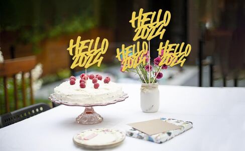 أعواد مركزية مرحبًا 2024، زينة كعكة حفلات Happy 2024، زينة كعكة رأس السنة الجديدة 2024، مرحبًا بالعام الجديد، لوازم حفلات عطلة رأس السنة الجديدة باللون الذهبي 6 قطع in Kuwait