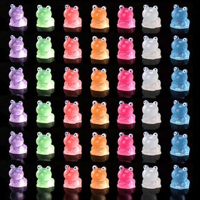210 قطعة من الضفادع الصغيرة المضيئة من الراتنج في الظلام، 7 ألوان لطيفة على شكل ضفادع صغيرة وتماثيل دعائم ألعاب مزحة، ضفادع مصغرة لتزيين المناظر الطبيعية المصغرة والحديقة وحوض السمك وبيت الدمى in Kuwait