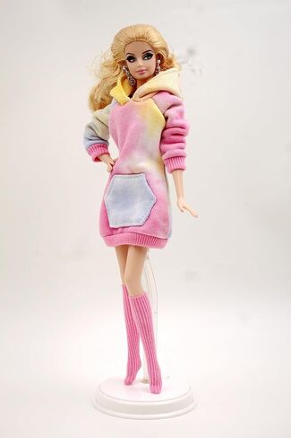 [فستان مصنوع يدويًا مناسب لدمية عادية ومنحنية مقاس 12 انش] فستان سويت شيرت ملون كورا جو / ملابس كاجوال مع جورب مناسب لدمية عصرية مقاس 12 انش [الدمية غير متضمنة) in Kuwait