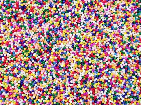 رشات غير قابلة للأكل من زجاج قوس قزح الصناعي، 2 مم، ديكودين قوس قزح Funfetti Jimmies، خرز الكافيار الصناعي، زخرفة فنية من طين البوليمر، مثالية لفن الراتنج والديكور اليدوي (30 جرام) in Saudi Arabia