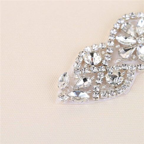 حزام الزفاف مزين بحجر الراين مع بلورات ولؤلؤ - مخيط على أو لاصق لوشاح الزفاف DIY 11.4 × 1.9 بوصة فضي Rz-011 in Kuwait