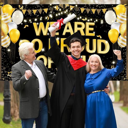 لافتة نحن فخورون جدًا بك مقاس 72 × 44 بوصة، ديكورات خلفية تهنئة، لافتات كبيرة باللونين الأسود والذهبي، لافتات التخرج، فئة 2023، مستلزمات خلفية لحفلات التخرج in Kuwait