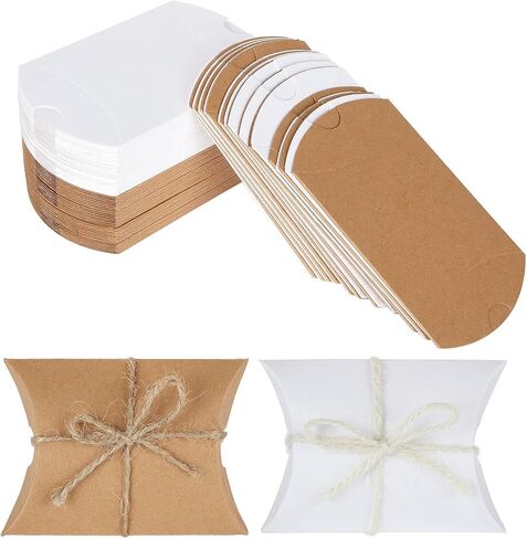 FVIEXE 200 حزمة من صناديق وسائد كرافت، صناديق هدايا صغيرة للوسائد مع خيوط الجوت، صندوق هدايا ورقي صغير للوسادة للمجوهرات، والحرف اليدوية، ومفضلات الحفلات، وهدايا الزفاف وتغليف الهدايا، (3.6 × 2.7 × 1 بوصة) in Kuwait