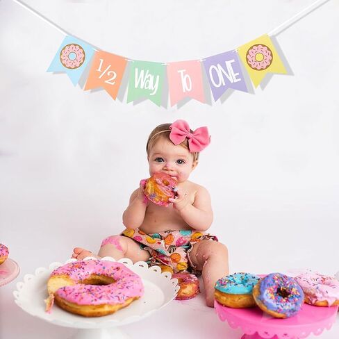لافتة عيد ميلاد نصف واي تو ون على شكل دونات - زينة عيد ميلاد على شكل دونات 1/2، لافتة عيد ميلاد دونات اتس ماي 1/2، لوازم عيد ميلاد نصف دونات. هابي هاف للاطفال للديكور الداخلي والخارجي in Kuwait