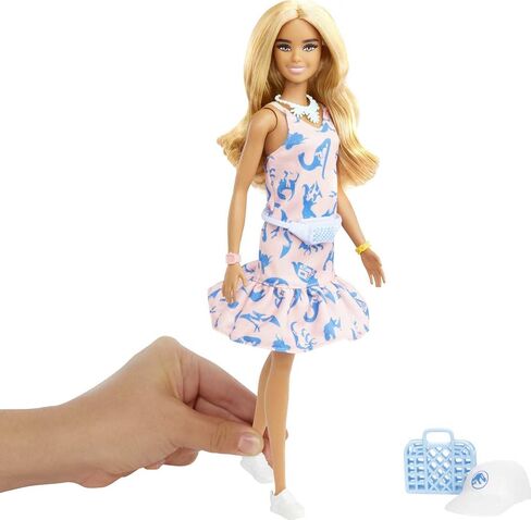 Barbie Clothing & Accessories Inspired by Jurassic World 10 Storytelling Pieces for Barbie Dolls: Sleeveless Top & Sundress Tote, Hat, Fanny Pack, Sunglasses & More, Gift for 3 to 8 Year Olds in Saudi Arabia