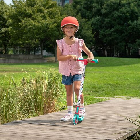 جيتسون سكوتر دفع بعجلتين من غابيز دولهاوس، مصابيح LED على الجذع وعجلات مضيئة، اطار خفيف الوزن، مقود قابل لتعديل الارتفاع، نظام امالة للتوجيه، الية سهلة الطي، للاعمار من 5 سنوات فما فوق، JGABY-2KIK in Kuwait