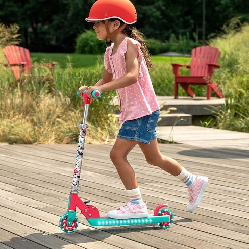 جيتسون سكوتر دفع بعجلتين من غابيز دولهاوس، مصابيح LED على الجذع وعجلات مضيئة، اطار خفيف الوزن، مقود قابل لتعديل الارتفاع، نظام امالة للتوجيه، الية سهلة الطي، للاعمار من 5 سنوات فما فوق، JGABY-2KIK in Kuwait