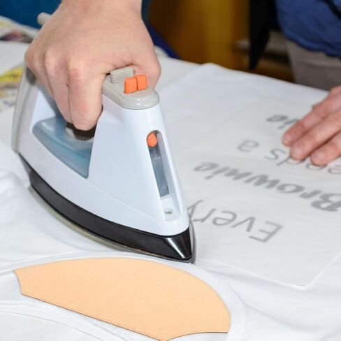 قميص من الورق المقوى مقاس 16 × 13 بوصة من وسادات كرافت مموجة بنية اللون، مستلزمات فنية لرش الطلاء الأكريليك وتي شيرتات للديكور والحرف اليدوية (12 قطعة) in Kuwait