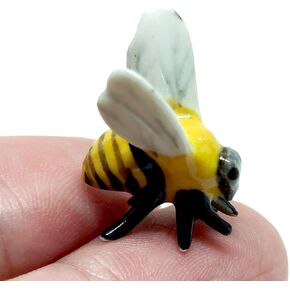 SSJSHOP Bee Micro Tiny Dollhouse Figurines Hand Painted Ceramic Animals Collectible Gift Home Garden Decor in Kuwait