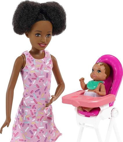 مجموعة الدمى ومجموعة اللعب من Barbie Skipper Babysitters Inc. مع دمية Babysitter Skipper، ودمية طفل متغيرة الألوان، وكرسي مرتفع وإكسسوارات خاصة بالحفلات للأطفال من سن 3 إلى 7 سنوات in Kuwait