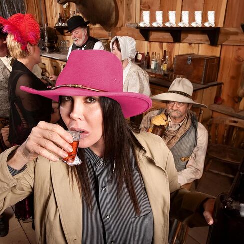 كرافتشو 40 قطعة من قبعة راعية البقر النيون الصغيرة وأحذية رعاة البقر نظارات للحفلات، قبعة شرب ديسكو لامعة ثلاثية الأبعاد، قبعة كاوبوي غربية صغيرة، حذاء كاوبوي بلاستيكي شفاف لمستلزمات حفلات اعياد in Kuwait