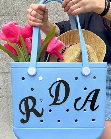 3 قطع من تعليقات حروف لحقائب بوج بحجم كبير 2.75 انش من جيلي، ملحقات حشوات شنطة توت للشاطئ، دلاية حروف ابجدية لتزيين شنطة اليد بنفسك، مطاط، بدون احجار كريمة in Kuwait