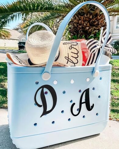 3 قطع من تعليقات حروف لحقائب بوج بحجم كبير 2.75 انش من جيلي، ملحقات حشوات شنطة توت للشاطئ، دلاية حروف ابجدية لتزيين شنطة اليد بنفسك، مطاط، بدون احجار كريمة in Kuwait