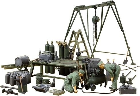 Tamiya Models German Field Maintenance Team W/Equip in Saudi Arabia