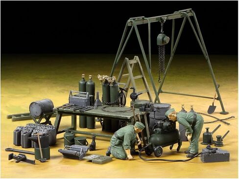 Tamiya Models German Field Maintenance Team W/Equip in Saudi Arabia
