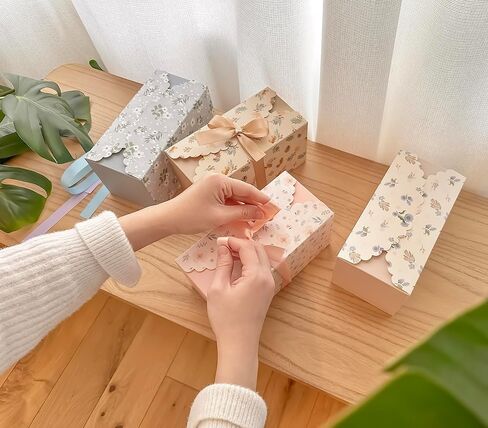 علب هدايا MintieJamie مع أشرطة 24 عبوة مقاس 4x4x8 بوصة، تصميم مطبوع عليه زهور عتيقة وأنيقة لجميع الأحداث والمناسبات، تصميمات متنوعة (محايدة ناعمة) in Kuwait