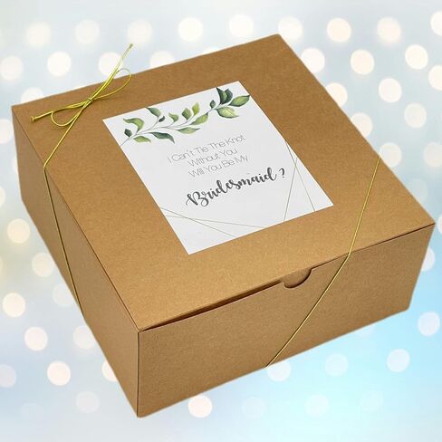 مجموعة علب هدايا وصيفة الشرف مكونة من 10 صناديق كرافت 8 × 8 × 3.5 و16 ملصقات مقترحة خضراء لطلب 10 وصيفات العروس، 2 ميد أوف أونورز، 2 مارتون أوف أونور و2 زهرة للبنات و سلاسل ذهبية in Kuwait