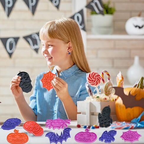 30 حزمة من ألعاب الهالوين الحسية الململة مع سلسلة مفاتيح هدايا حفلات الهالوين للأطفال الأولاد والبنات ألعاب فقاعات الدفع للهالوين بكميات كبيرة من السيليكون لتخفيف التوتر in Kuwait