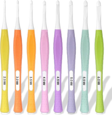 مجموعة خطافات كروشيه مضمنة من 8 قطع، خطافات كروشيه بمقبض ناعم مريح، خطاف كروشيه غير قابل للانزلاق، مجموعة ابر كروشيه للمبتدئين في الكروشيه، ابر كروشيه عميقة لخيوط الغزل 2.5 ملم - 6.0 ملم (C-J) in Kuwait