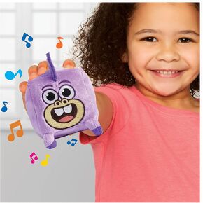 WowWee Baby Shark's Big Show! Song Cube – Chucks Plushie with Baby Shark Theme Song – Cute Stuffed Animals for Toddlers