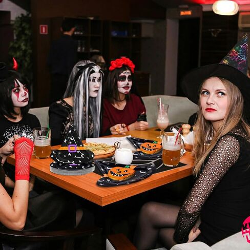 Datyiiha 50 قطعة من أطباق حفلات الهالوين مقاس 10 بوصات لحفلات الهالوين الورقية وقبعة الساحرة وأطباق أدوات المائدة للاستعمال مرة واحدة لتزيين طاولة الهالوين ومستلزمات الحفلات in Kuwait