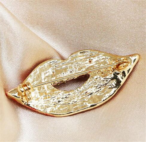 Red Lips Rhinestone Brooch Pin Women Red Lips Full Rhinestone Brooch Pin Creative Sexy Crystal Shining Mouth Brooch Party Wedding Jewelry Accessories Gift in Saudi Arabia